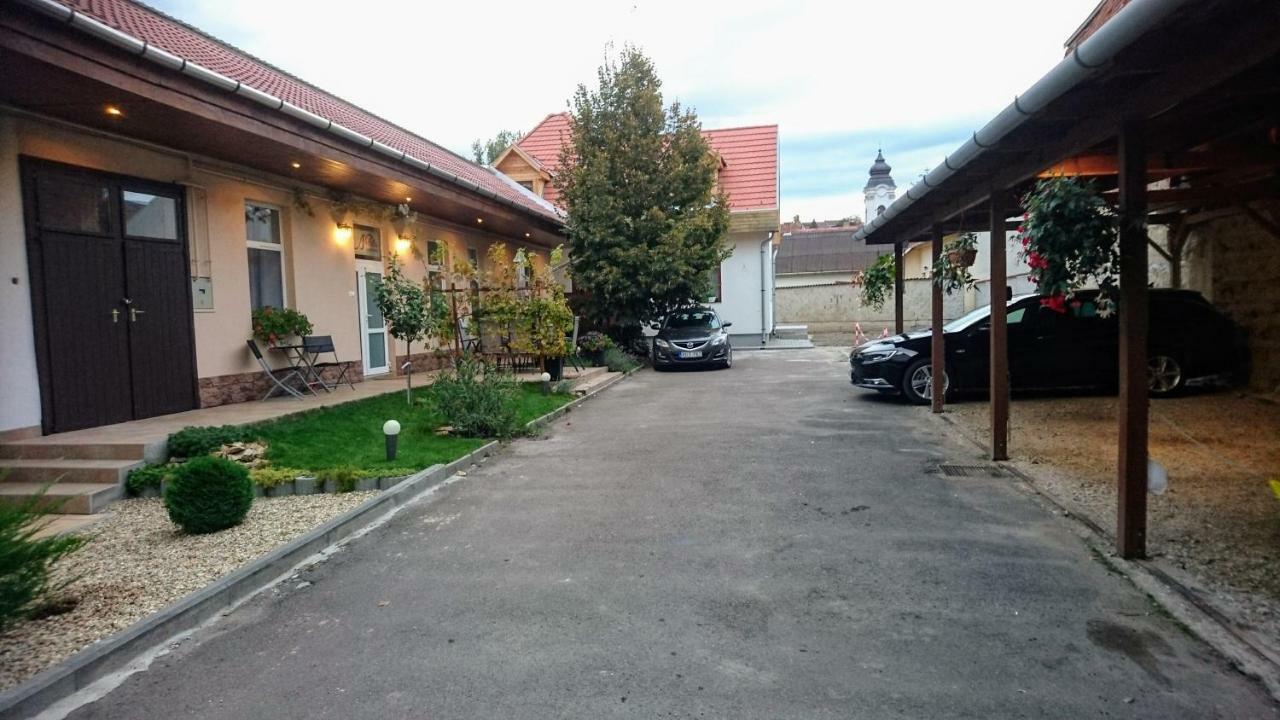 Nobilis Apartman Eger Eksteriør billede